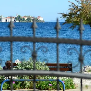 Lanterna Puntamika Apt. Near Zadar