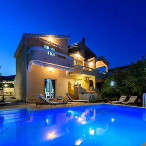 https://studios-slaven.hotels-in-trogir.com